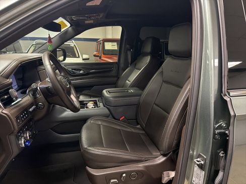 Used 2024 GMC Yukon XL Denali w/ Max Trailering Package image 9