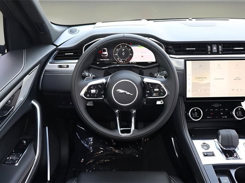 New 2026 Jaguar F-PACE R-Dynamic S image 15