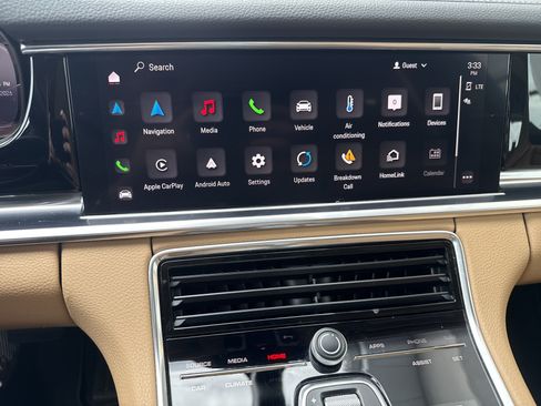 Used 2022 Porsche Panamera image 22