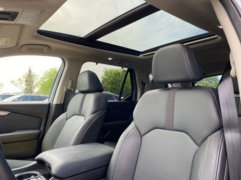Used 2025 Honda Pilot Touring image 14