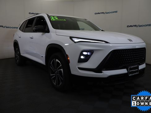 Used 2025 Buick Enclave Sport Touring image 3