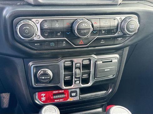 Used 2021 Jeep Wrangler Unlimited Rubicon 4xe w/ Cold Weather Group AWD/4WD image 17