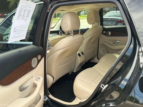 Used 2021 Mercedes-Benz GLC 300 4MATIC image 27