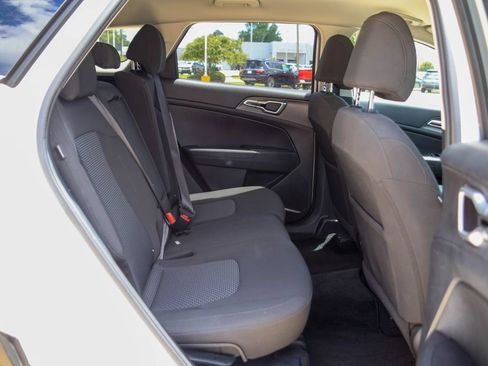 Used 2025 Kia Sportage LX FWD image 10