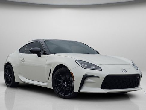 Used 2023 Toyota GR86 Premium RWD image 2