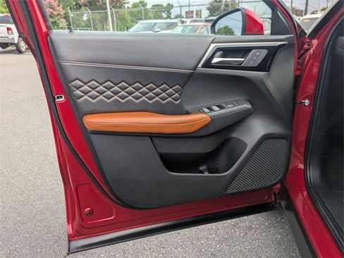 Used 2023 Mitsubishi Outlander SE image 11