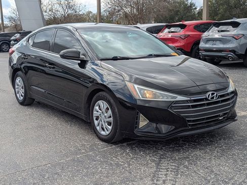 Used 2019 Hyundai Elantra SE image 2