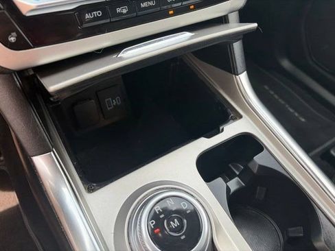 Used 2021 Ford Explorer XLT w/ Equipment Group 202A AWD/4WD image 27