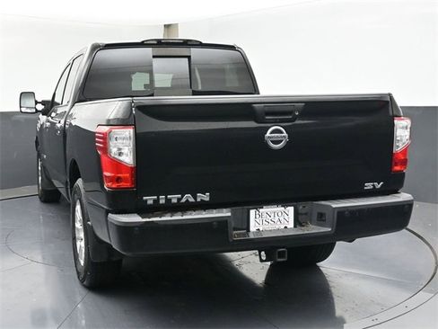 Used 2017 Nissan Titan SV image 36