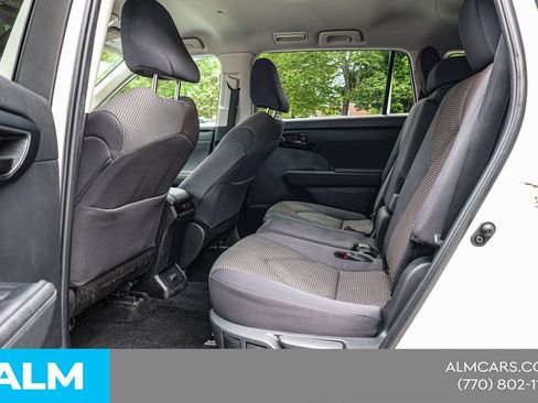 Used 2024 Toyota Highlander LE FWD image 18