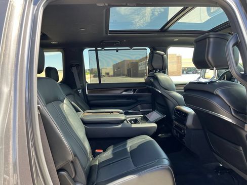 Used 2022 Jeep Grand Wagoneer Series I AWD/4WD image 18