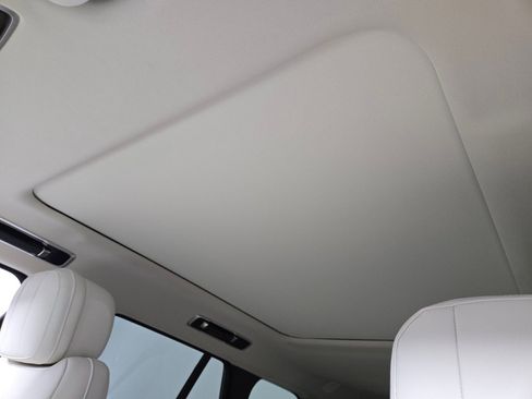 New 2026 Land Rover Range Rover SE image 12