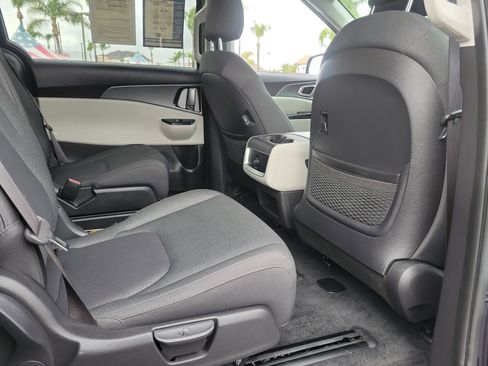 Used 2024 Kia Carnival LX FWD image 25