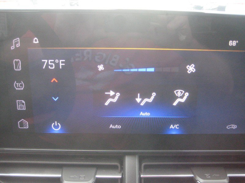 Used 2024 Chevrolet Trax LT w/ Driver Confidence Package FWD image 23