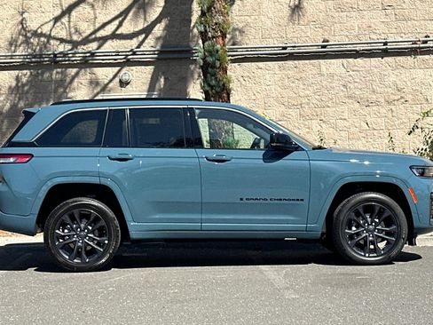 New 2026 Jeep Grand Cherokee Limited AWD/4WD image 2