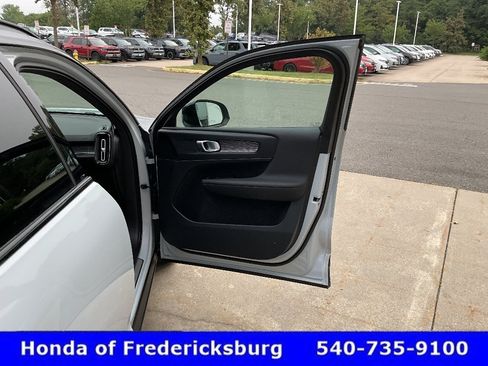 Used 2020 Volvo XC40 T5 R-Design AWD/4WD image 19