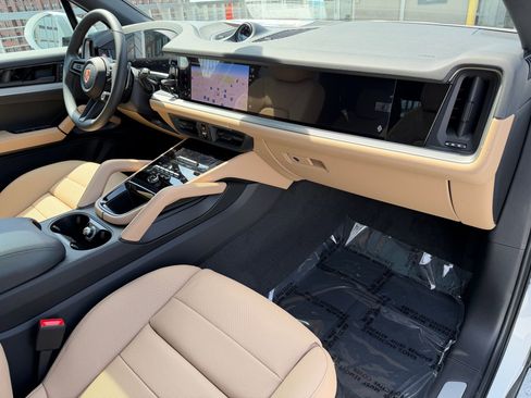 New 2026 Porsche Cayenne AWD/4WD image 18