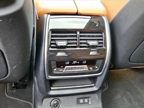 Used 2023 BMW X7 xDrive40i w/ Premium Package image 19