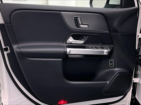 Certified 2022 Mercedes-Benz GLB 250 image 24