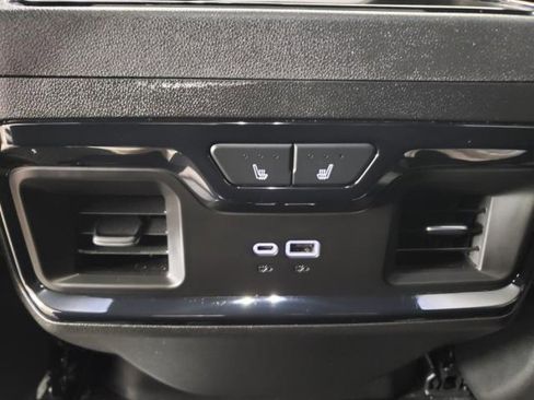 Used 2025 GMC Sierra 2500 AT4 image 11