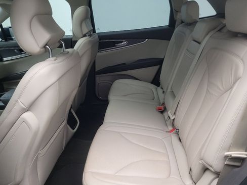 Used 2018 Lincoln MKX Reserve w/ Driver Assistance Package FWD image 18