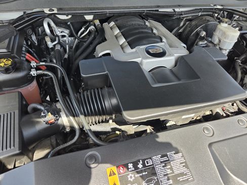 Used 2019 Cadillac Escalade Platinum RWD image 19