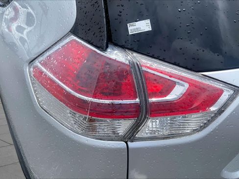 Used 2016 Nissan Rogue SV FWD image 29