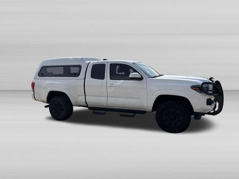 Used 2023 Toyota Tacoma SR w/ SR Convenience Package RWD image 3