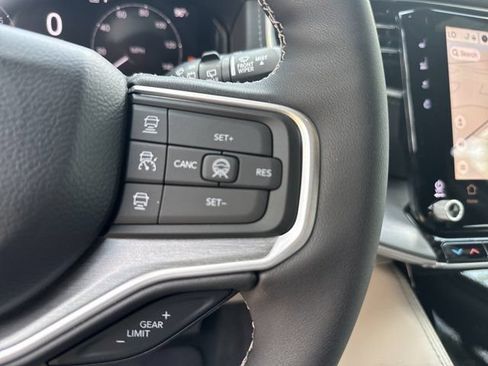 New 2026 Jeep Grand Wagoneer L Limited AWD/4WD image 25