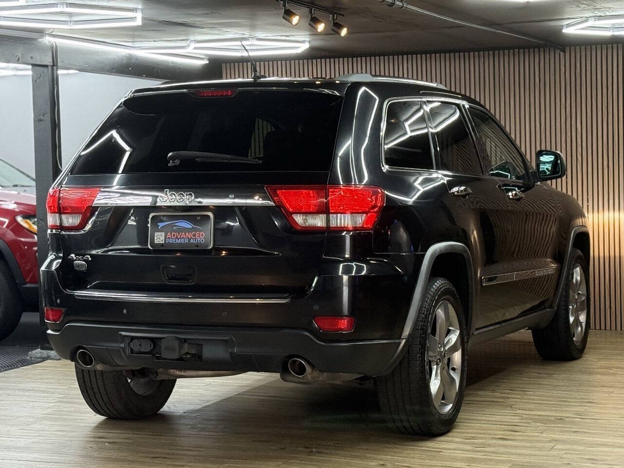 Used 2011 Jeep Grand Cherokee Overland AWD/4WD image 15