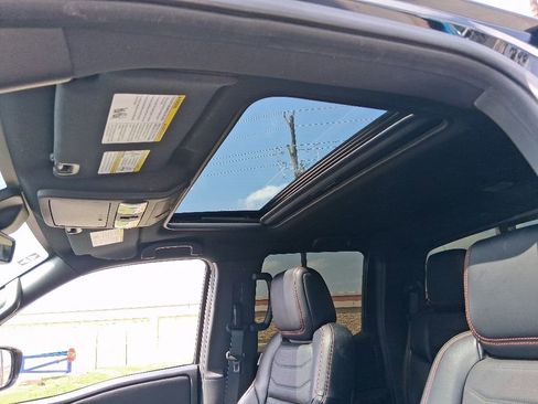 Used 2025 Nissan Frontier PRO-4X w/ Pro Premium Package AWD/4WD image 17