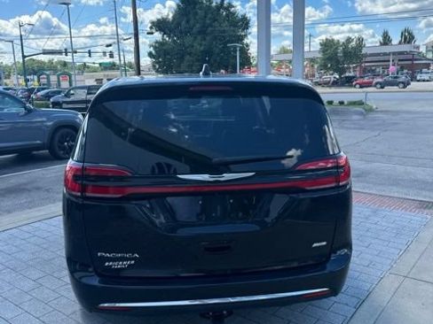 Used 2024 Chrysler Pacifica Touring-L AWD/4WD image 12