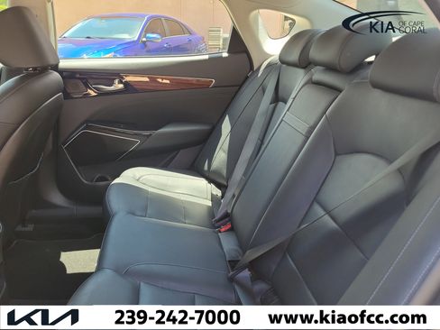 Used 2017 Kia Cadenza Technology FWD image 13