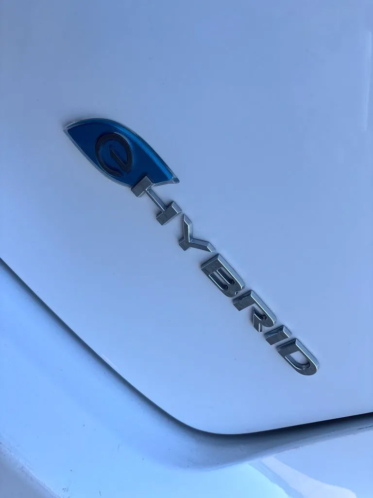 Used 2024 Chrysler Pacifica Limited FWD image 10