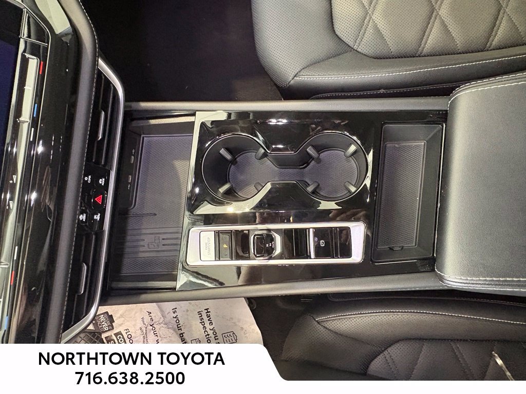 Used 2025 Volkswagen Atlas SE AWD/4WD image 24