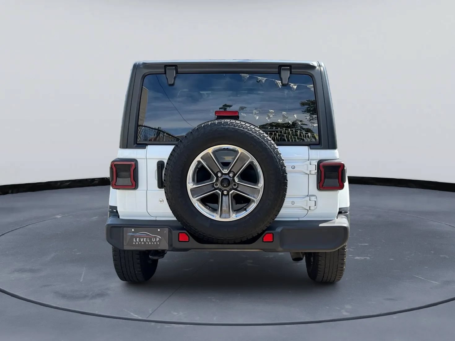 Used 2019 Jeep Wrangler Unlimited Sahara w/ Cold Weather Group AWD/4WD image 7