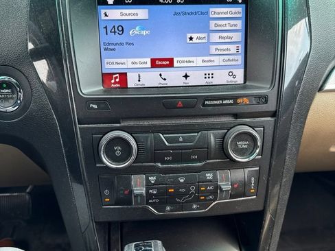 Used 2017 Ford Explorer XLT w/ Equipment Group 202A FWD image 11