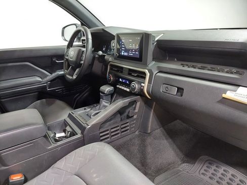 Used 2024 Toyota Tacoma SR image 17