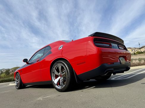 Used 2015 Dodge Challenger SRT Hellcat image 10
