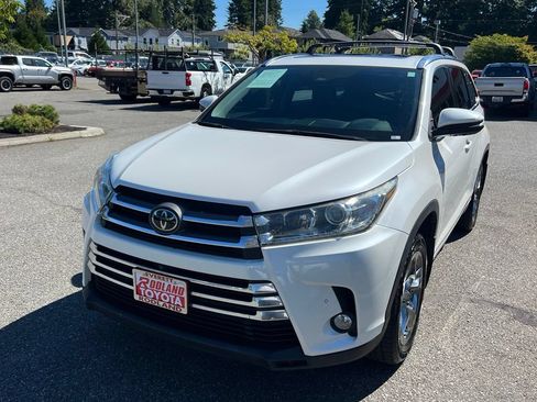 Used 2018 Toyota Highlander Limited Platinum AWD/4WD image 4
