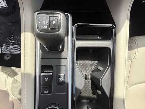 Used 2023 Nissan Pathfinder SL AWD/4WD image 6