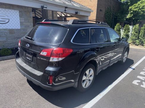 Used 2011 Subaru Outback 2.5i Premium w/ All-Weather Pkg AWD/4WD image 7