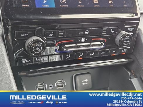 New 2025 Jeep Grand Cherokee Limited w/ Black Appearance Package image 22