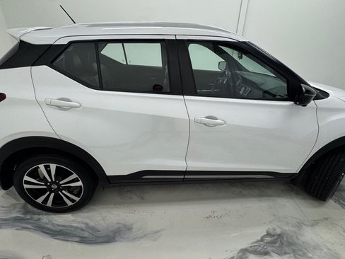 Used 2019 Nissan Kicks SR w/ SR Premium Package FWD image 8