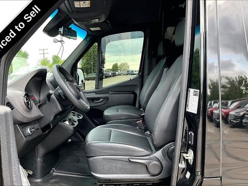 Used 2024 Mercedes-Benz Sprinter 2500 image 23
