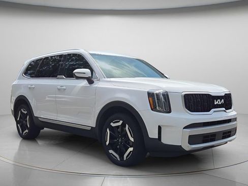 Used 2024 Kia Telluride EX w/ EX Captain's Chair Package AWD/4WD image 5