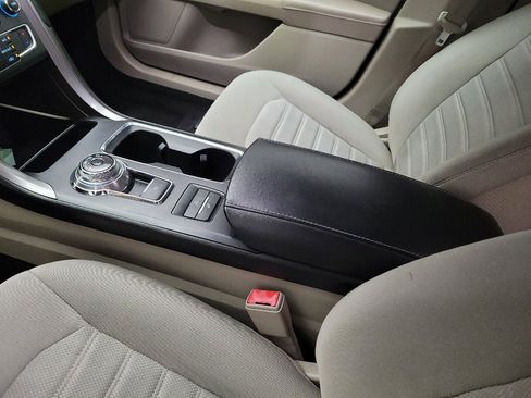 Used 2020 Ford Fusion SE FWD image 26