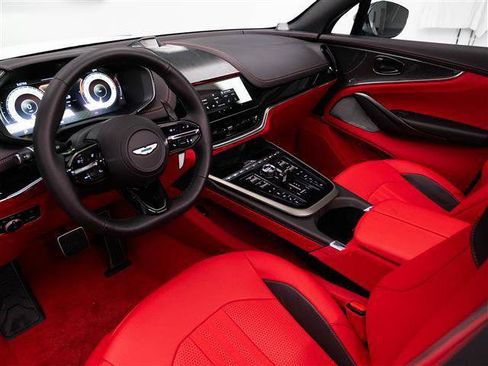 Used 2025 Aston Martin DBX 707 image 3