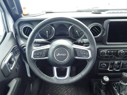 Used 2023 Jeep Wrangler Unlimited Sahara w/ Cold Weather Group AWD/4WD image 24