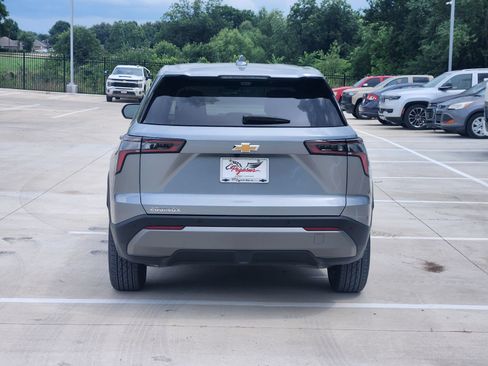 New 2026 Chevrolet Equinox LT w/ Safety and Technology Package FWD image 8
